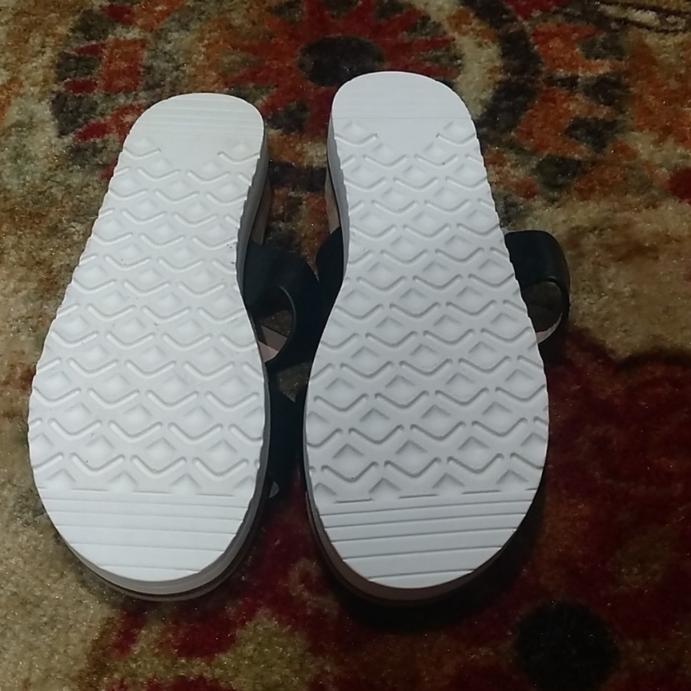 NWOT Kensie Doris slip on sandals